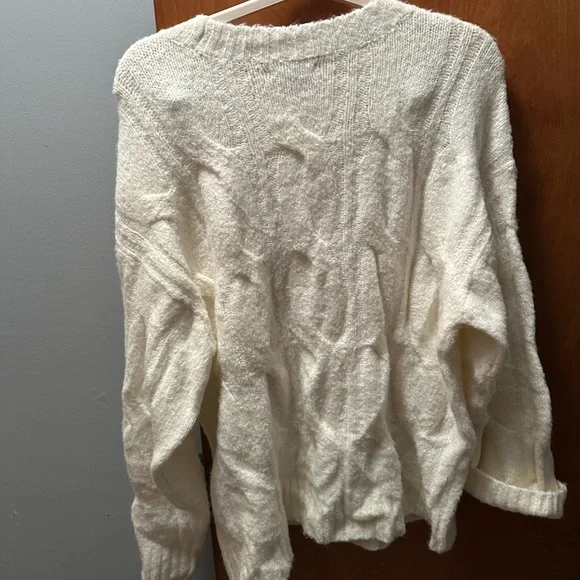 American Eagle Off-White Knit Sweater - Picture 3 of 3